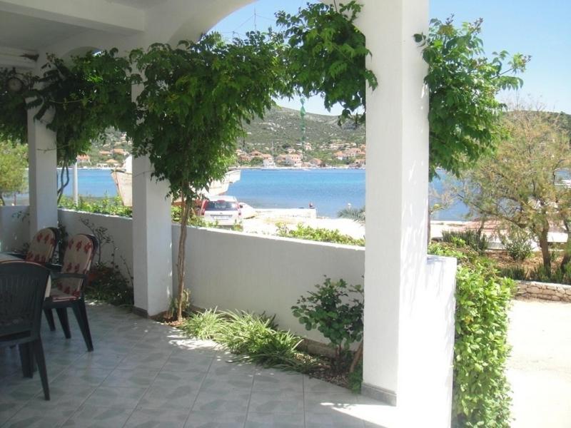 Apartments Ivan Orlic Vinišće Extérieur photo